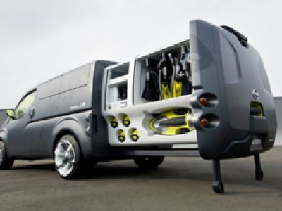 Nissan NV 2000 concept- samochód dla nurków i biznesmenów